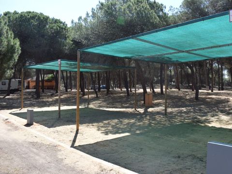 Emplacement - Parcela Estandar para autocaravanas con sombra artificial