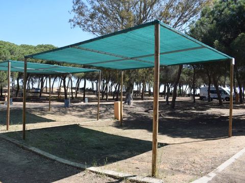 Emplacement - Parcela Estandar para autocaravanas con sombra artificial