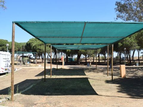 Emplacement - Parcela Estandar para caravanas con sombra artificial