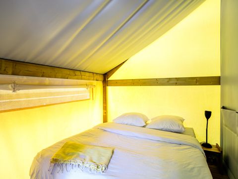 Tente en toile et en bois 4 personnes - Ecolodge 3 Pièces 4 Personnes Sans Sanitaires