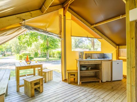 Tente en toile et en bois 4 personnes - Ecolodge 3 Pièces 4 Personnes Sans Sanitaires