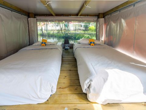 Tente en toile et en bois 4 personnes - Ecolodge Campétoile 3 Pièces 4 Personnes Sans Sanitaires