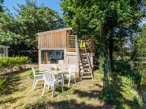 Tente en toile et en bois 4 personnes - Ecolodge Campétoile 3 Pièces 4 Personnes Sans Sanitaires