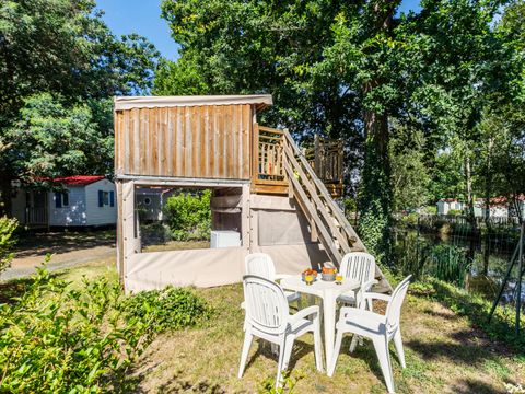 Tente en toile et en bois 4 personnes - Ecolodge Campétoile 3 Pièces 4 Personnes Sans Sanitaires