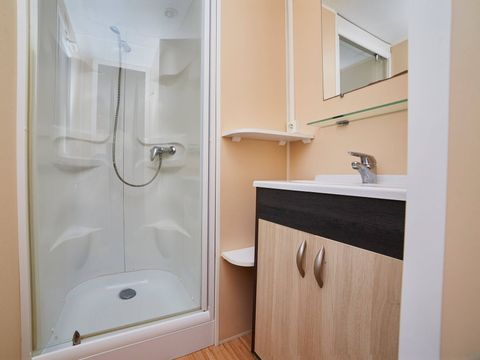 MOBILHOME 6 personnes - Mobil-home | Comfort | 3 Ch. | 6 Pers. | Terrasse surélevée | Clim. | TV MOBILHOME 6 personnes - Mobil-home | Comfort | 3 Ch. | 6 Pers. | Terrasse surélevée | Clim. | TV