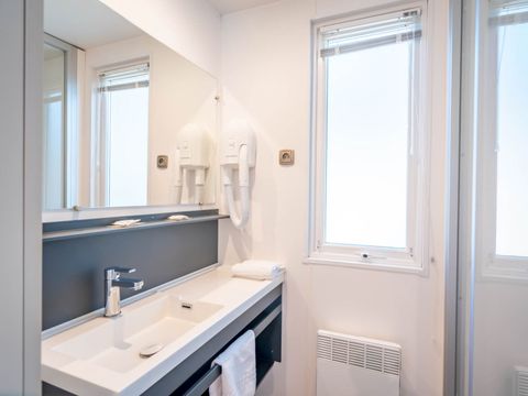 MOBILHOME 4 personnes - 2 chambres 2 salles de bain - 4 personnes - Diamant  MOBILHOME 4 personnes - 2 chambres 2 salles de bain - 4 personnes - Diamant