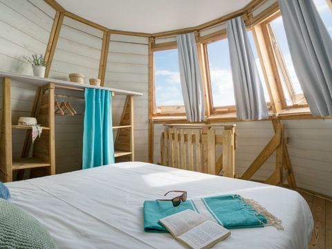 HÉBERGEMENT INSOLITE 5 personnes - LODGE Magic Tipi 5p 1ch