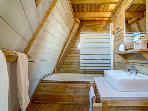 HÉBERGEMENT INSOLITE 5 personnes - LODGE Magic Tipi 5p 1ch