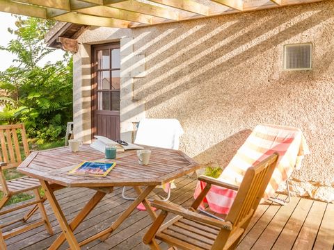 MAISON 3 personnes - En pierre avec sanitaires