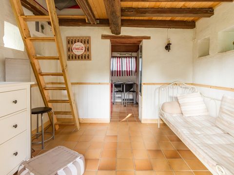 MAISON 3 personnes - En pierre avec sanitaires