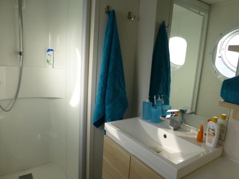 MOBILHOME 4 personnes - 'Evasion Confort Eco' 29m² + 2 chambres + terrasse semi-couverte 13.5m²