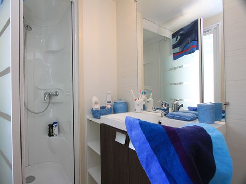 MOBILHOME 4 personnes - 'Evasion Confort Eco' 29m² + 2 chambres + terrasse semi-couverte 13.5m²