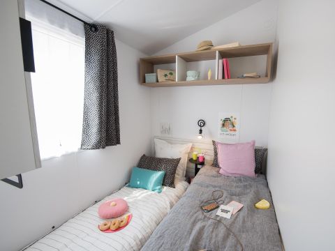 MOBILHOME 8 personnes - Univers Family Plus 40 m² + 4 chambres + terrasse couverte 18 m²