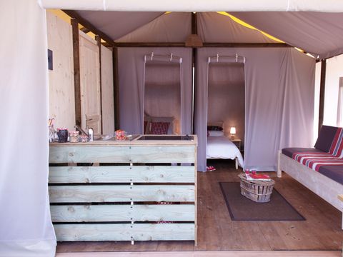 TENTE TOILE ET BOIS 4 personnes - Cabane Lodge Standard sur pilotis 34m² - 2 chambres - terrasse couverte de 10m² 4 pers