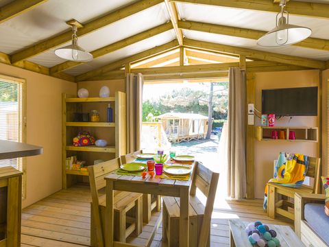 Chalet 5 personnes - Sweetflower Confort 43m² - 2 chambres - TV + terrasse semi-couverte de 11m² 4/5 pers