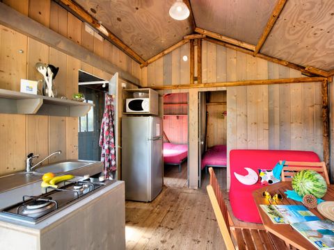 TENTE TOILE ET BOIS 4 personnes - Cabane Lodge Bois Standard sur pilotis 38m² - 2 chambres - terrasse couverte de 8m² + TV 4 pers.