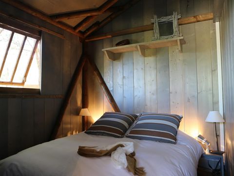 TENTE TOILE ET BOIS 4 personnes - Cabane Lodge Bois Standard sur pilotis 38m² - 2 chambres - terrasse couverte de 8m² + TV 4 pers.