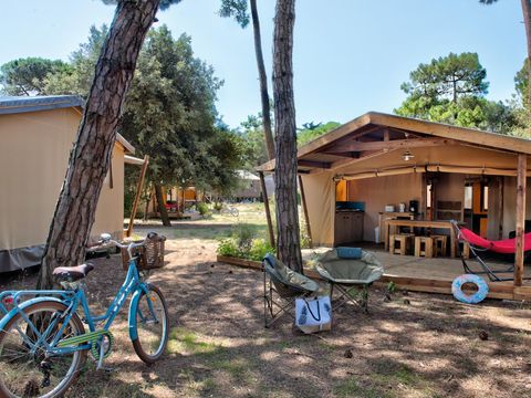 TENTE TOILE ET BOIS 5 personnes - Ecolodge Cotton Confort 32 m² - 2 chambres - terrasse couverte de 11m² + TV 5 pers