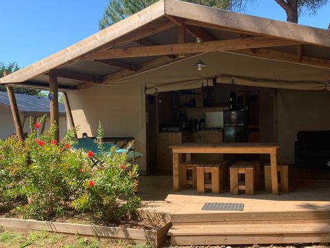 TENTE TOILE ET BOIS 6 personnes - Ecolodge Cotton Confort 35m² - 3 chambres - terrasse couverte de 11m² + TV 6 pers