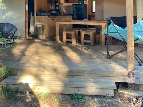 TENTE TOILE ET BOIS 6 personnes - Ecolodge Cotton Confort 35m² - 3 chambres - terrasse couverte de 11m² + TV 6 pers