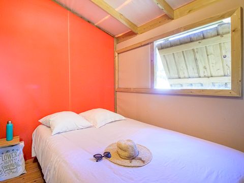TENTE TOILE ET BOIS 4 personnes - Cosyflower Premium 38m² - 2 chambres + TV + draps + serviettes + terrasse semi-couverte 11m² 4/5 pers