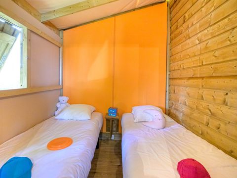 TENTE TOILE ET BOIS 4 personnes - Cosyflower Premium 38m² - 2 chambres + TV + draps + serviettes + terrasse semi-couverte 11m² 4/5 pers