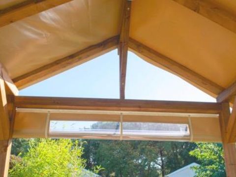 Emplacement - Forfait Premium : emplacement 10A équipé d'une freecamp Originale