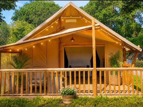 Tente en toile et en bois 4 personnes - Tente Lodge - 2 chambres + terrasse - avec sanitaires