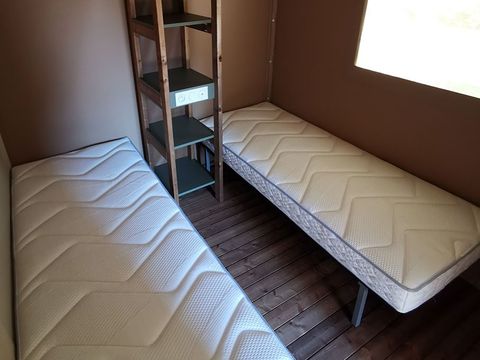 TENTE TOILE ET BOIS 4 personnes - Tente Lodge - 2 chambres + terrasse - avec sanitaires