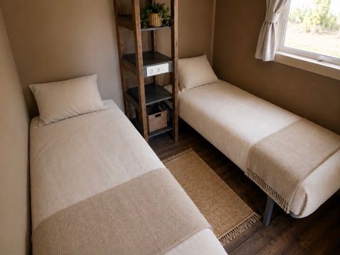 Tente en toile et en bois 4 personnes - Tente Lodge - 2 chambres + terrasse - avec sanitaires