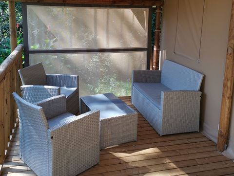 TENTE TOILE ET BOIS 4 personnes - Tente Lodge - 2 chambres + terrasse - avec sanitaires