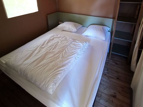 TENTE TOILE ET BOIS 4 personnes - Tente Lodge - 2 chambres + terrasse - avec sanitaires