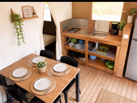 Tente en toile et en bois 4 personnes - Tente Lodge - 2 chambres + terrasse - avec sanitaires