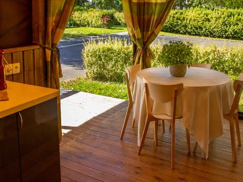 TENTE TOILE ET BOIS 4 personnes - 2 chambres + terrasse
