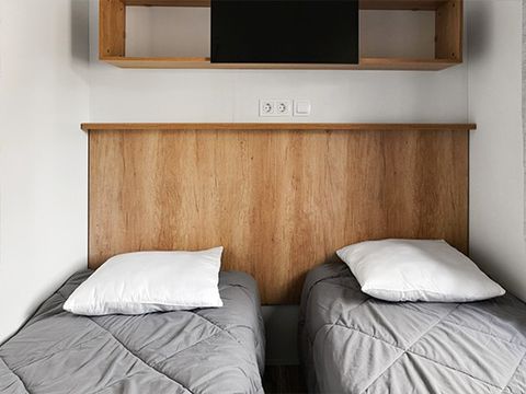 MOBILHOME 4 personnes - Premium | 2 Ch. | 4 Pers. | Terrasse surélevée | Clim. | TV