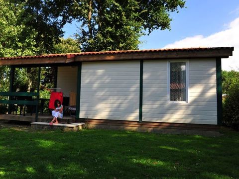 CHALET 5 personnes - Chalet bois Confort 31m² - 2 chambres dont terrasse couverte + TV 5/7 pers