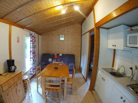 CHALET 5 personnes - Chalet bois Confort 31m² - 2 chambres dont terrasse couverte + TV 5/7 pers