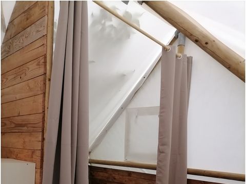 TENTE TOILE ET BOIS 4 personnes - Standard 28m² (SANS SANITAIRES)