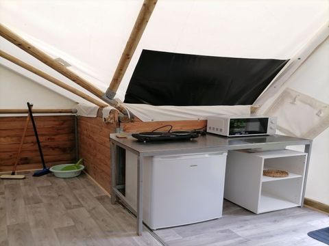 TENTE TOILE ET BOIS 4 personnes - Standard 28m² (SANS SANITAIRES)