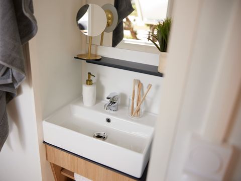 MOBILHOME 5 personnes - HomeFlower Premium 29m² (2 chambres) + Terrasse semi-couverte + TV + LV