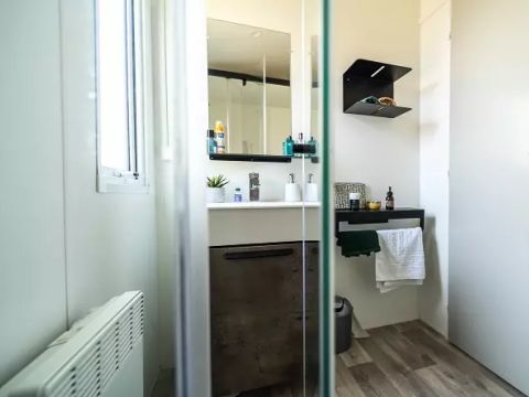 MOBILHOME 4 personnes - Duo Premium 3 Pièces 4 Personnes Jacuzzi + Climatisé + TV