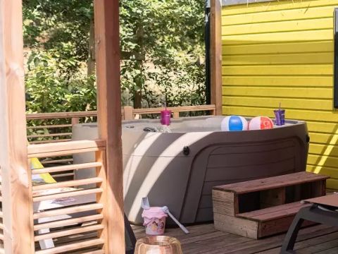 MOBILHOME 4 personnes - Duo Premium 3 Pièces 4 Personnes Jacuzzi + Climatisé + TV