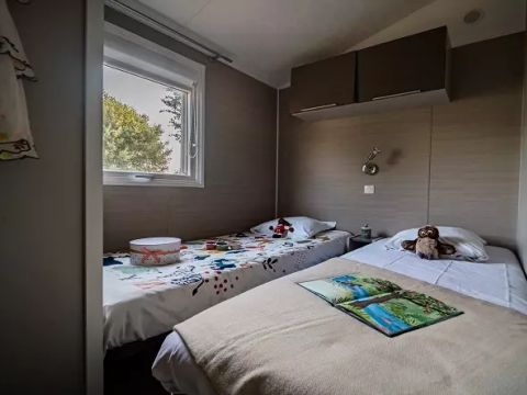 MOBILHOME 6 personnes - Trio Premium 4 Pièces 6 Personnes Jacuzzi + Climatisé + TV