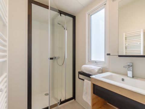 Mobilhome 6/8 personnes - GRAND - CONFORT - 3 chambres - 31 m² terrasse couverte - Lave-vaisselle