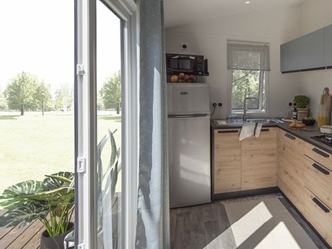 Mobilhome 4/6 personnes - GRAND - CONFORT - 2 chambres - 29 m² terrasse couverte - Lave-vaisselle