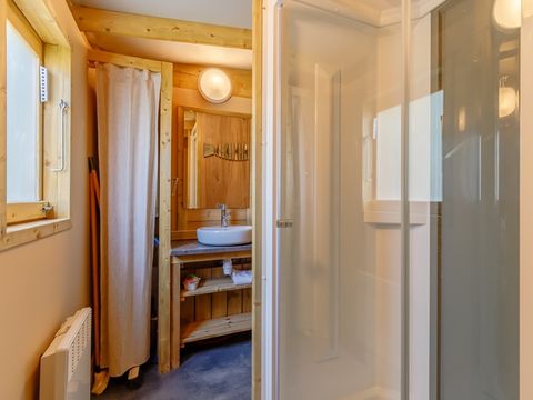Lodge 4/6 personnes - Cabane Cosy Flower - CONFORT - 2 chambres - 27m² - Terrasse Couverte