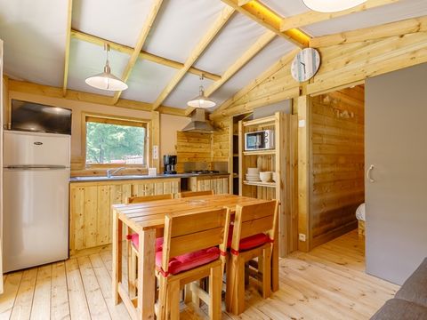 LODGE 6 personnes - Cabane Lodge Cosy Flower CONFORT 2 chambres 27m² - Terrasse Couverte 4/6 pers