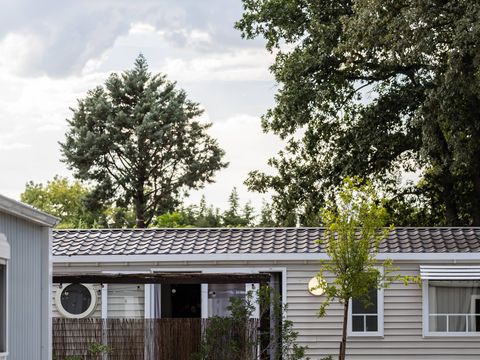 MOBILHOME 6 personnes - 3 chambres / CONFORT (CLIM + PERGOLA + PLANCHA)