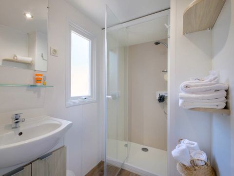MOBILHOME 6 personnes - Comfort XL | 2 Ch. | 4/6 Pers. | Terrasse surélevée | Clim. | TV