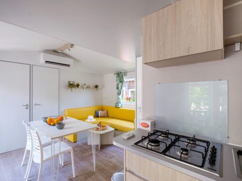 MOBILHOME 6 personnes - Comfort XL | 2 Ch. | 4/6 Pers. | Terrasse surélevée | Clim. | TV